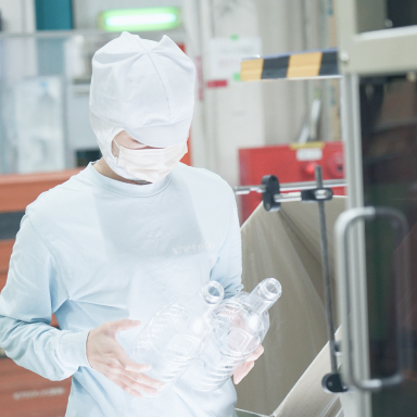 製造検品の仕事の様子