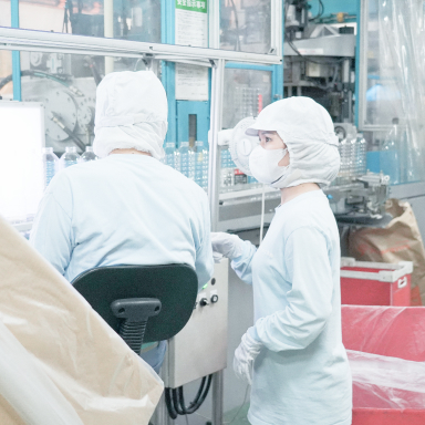 製造検品の仕事の様子